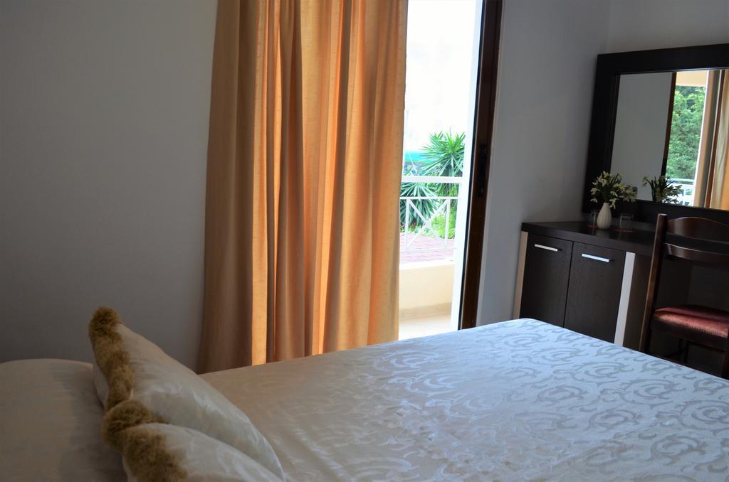 Jb Hotel Sarande Bagian luar foto