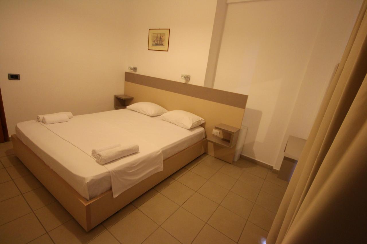 Jb Hotel Sarande Bagian luar foto